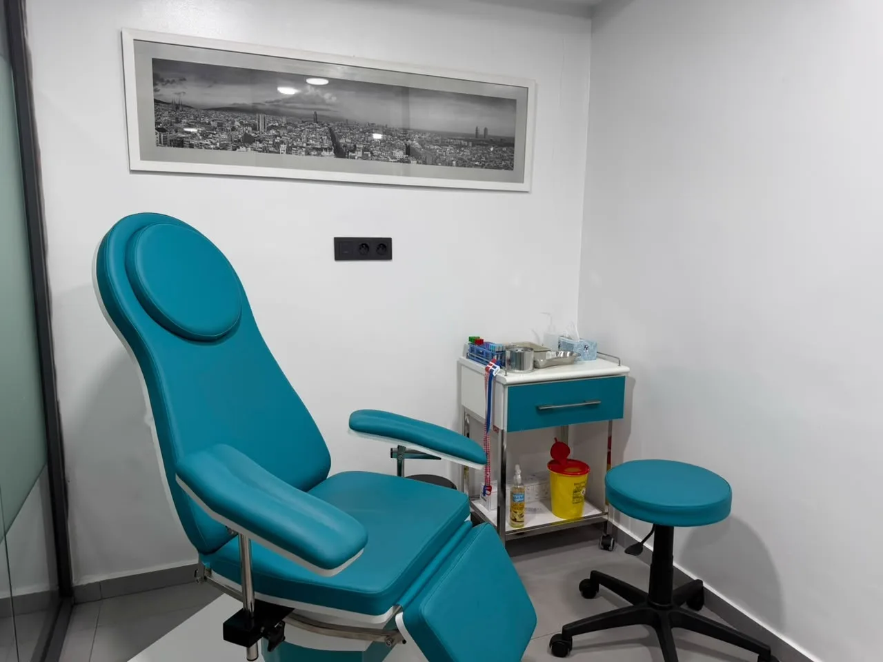 Salle de prélèvement sanguin avec son fauteuil, Laboratoire Roudani à Casablanca